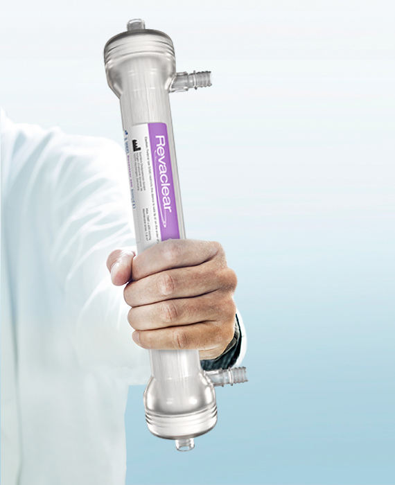 HCP holding Revaclear Dialyzer